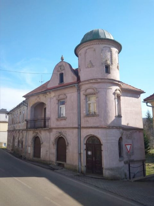 V Mikulášovicích na Děčínsku opravují hvězdárnu z počátku 20. století.