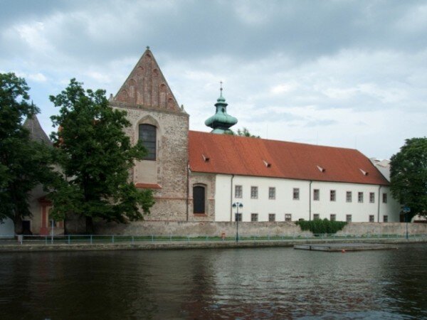 České Budějovice – dominikánský klášter, pohled od řeky.