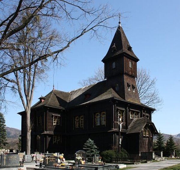 Zájemci mohou navštívit římskokatolický kostel Povýšení sv. Kříže v Bystřici postavený v novorenesančním slohu.