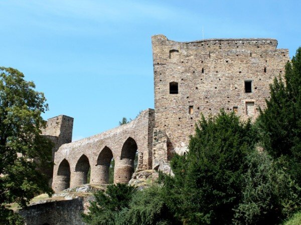 Přednáška se bude věnovat také příkladu sanace gotického hradu Velhartice.