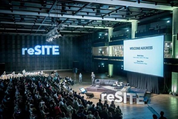 Konference reSITE je zaměřená na podobu a fungování měst a nabízí zahraniční inspiraci nejen radnicím a neziskovkám v České republice, ale i dalším zájemcům.