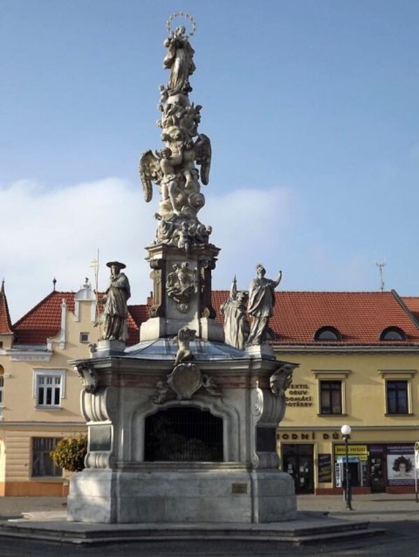 Morový sloup na Mariánském náměstí byl nejvýznamnější památkovou obnovou v Uherském Hradišti v roce 2015.