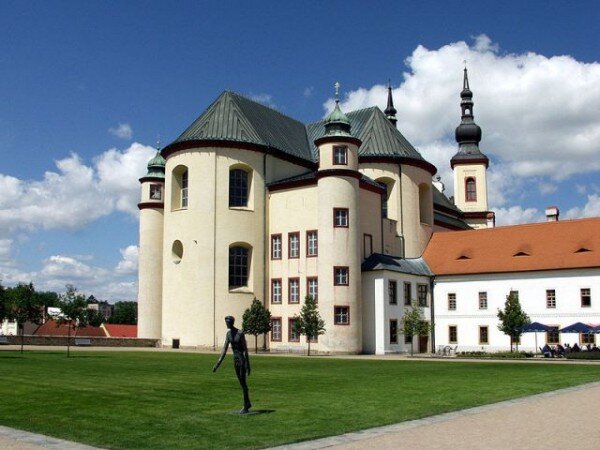 Součástí revitalizace zámeckého návrší v Litomyšli byla i rekonstrukce piaristického kostela Nalezení sv. Kříže.