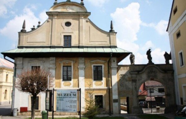 Muzeum ve Dvoře Králové nad Labem je nyní na rok uzavřeno kvůli kompletní rekonstrukci.