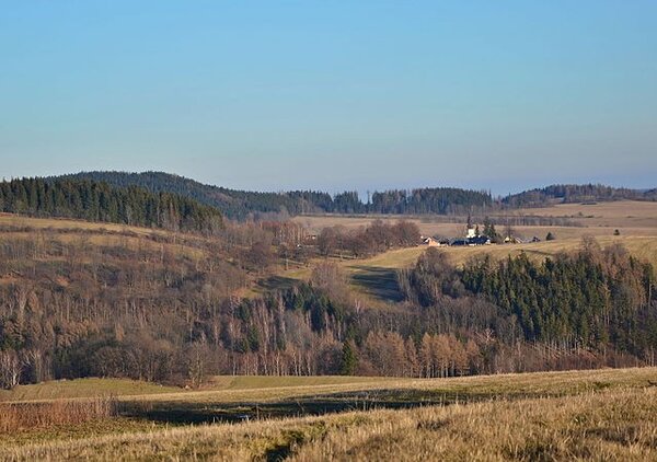 Výhled ze Suché Rudné na sousední Andělskou Horu
