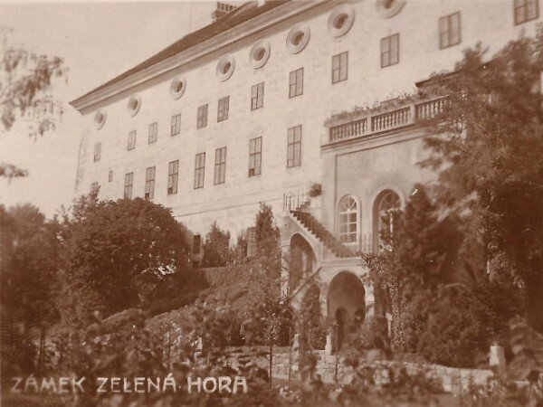 Dobová fotografie sala terreny zámku Zelená Hora z roku 1910