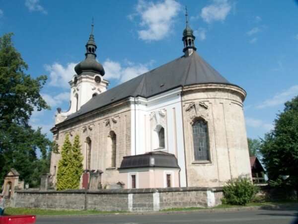 Kostel Nanebevzetí Panny Marie v Arnolticích, okres Děčín. 
