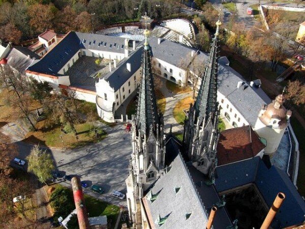 Arcidiecézní muzeum v Olomouci sídlí v areálu románského biskupského paláce, který je národní kulturní památkou. Může tedy žádat o podporu z evropských fondů.