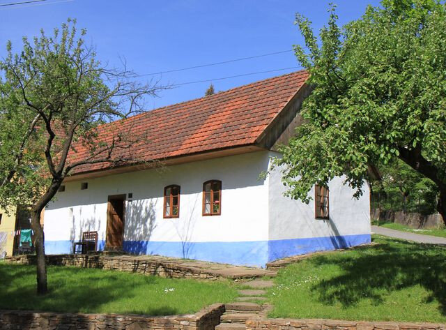 Obydlí zvěrokleštiče v obci Komňa