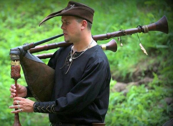 Jednu ze dvou částí výstavy s názvem Dudy – nástroj králů a žebráků tvoří sbírka aktivního dudáka Miloslava Vaváčka.