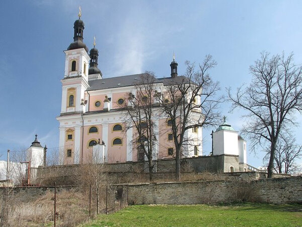 Z tzv. norských fondů byla financována oprava interiéru poutního chrámu Panny Marie na Chlumku v Luži.