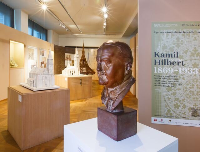 Pohled do expozice věnované architektu Kamilu Hilbertovi
