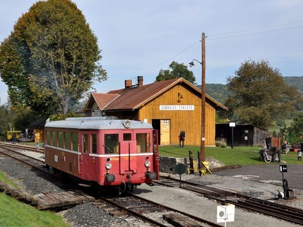 Na konferenci se bude hovořit rovněž o Zubrnické museální železnici. Na ilustračním snímku je muzejní vlak. 