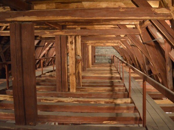 Dřevěné konstrukce historických budov budou tématem dubnového semináře STOP.