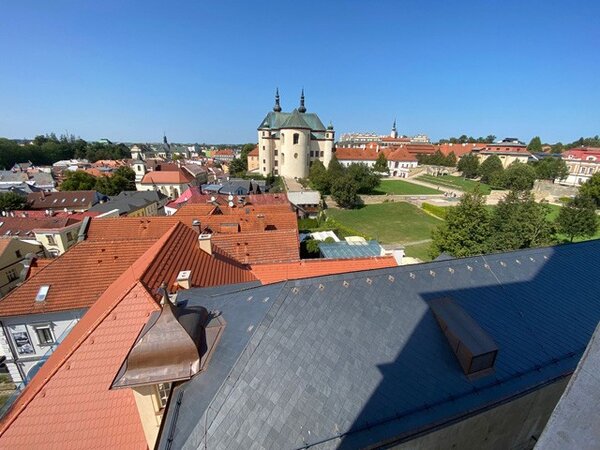 Nová střecha Augustovy tiskárny v srpnu 2024