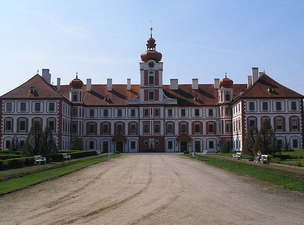 Jedním z panských sídel, které bude představovat rod Valdštejnů, bude také zámek Mnichovo Hradiště.