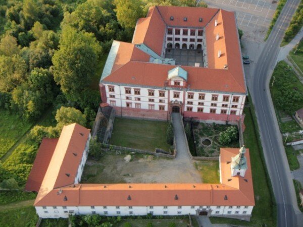 Zámek Zákupy na Českolipsku se stal za loňský rok skokanem roku. Jeho návštěvnost se zvýšila o 119 procent. Celkem si jeho expozice prohlédlo téměř 36 tisíc lidí.