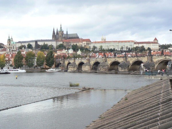Některé plánované stavby, například v Holešovicích, by mohly výrazně změnit typické panorama Prahy s dominantou Hradčan.
