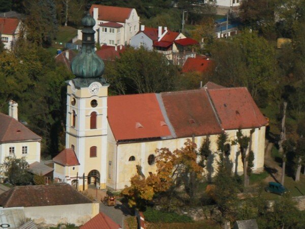V kategorii uměleckých předmětů vyhrál v loňské soutěži zrestaurovaný hlavní oltář z kostela Nanebevzetí Panny Marie ve Vranově nad Dyjí na Znojemsku (na snímku).