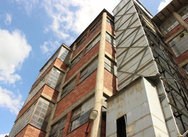 Jedna z funkcionalistických budov v areálu BOPO v Třebíči