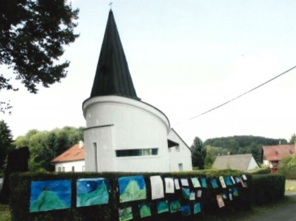 U nově postavené kaple sv. Václava se každoročně odehrává Svatováclavská slavnost.