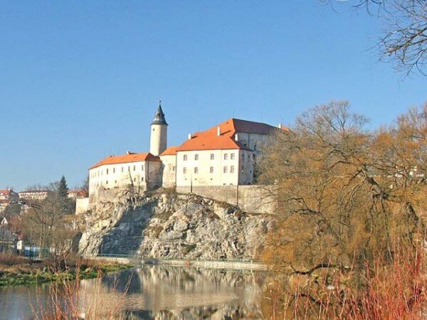 Ledečský hrad je nejvýraznější dominantou města.