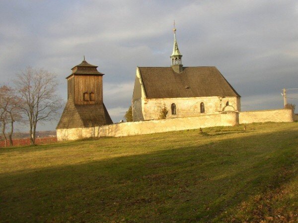 Kostel sv. Jakuba v Želenicích, jedna z nejstarších sakrálních památek Slánska.