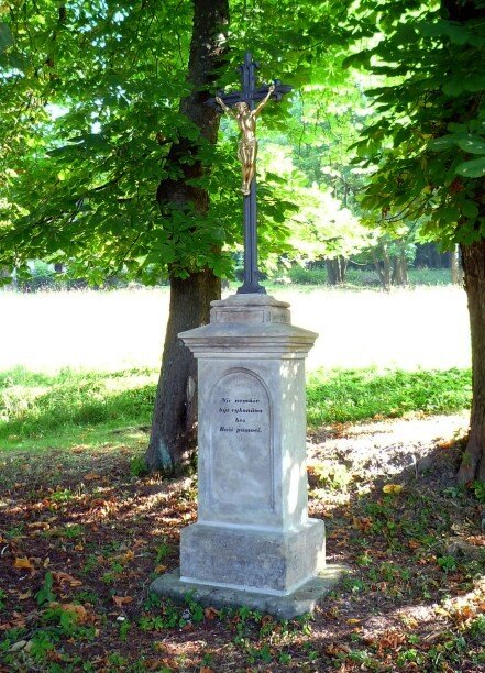 Kříž z konce 19. století nechalo obnovit Občanské sdružení pod Studencem za 60 tisíc korun.