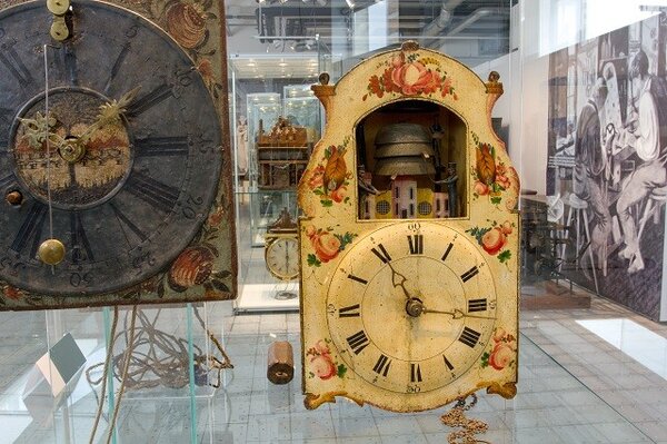 Na výstavě s názvem Hodiny ze Švarcvaldu se návštěvníci seznámí se sbírkou Miloše Klikara.