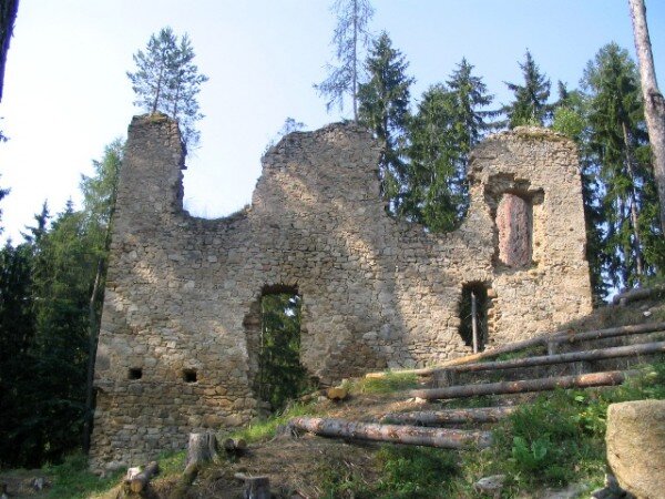Na vítěze soutěže Strážci památek čeká třídenní pobyt na hradě Pořešín v jižních Čechách.