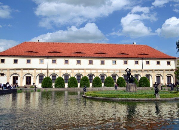 Národní galerie v Praze získala ocenění za výstavu Otevři zahradu rajskou. Benediktini v srdci Evropy 800–1300, která se konala ve Valdštejnské jízdárně.