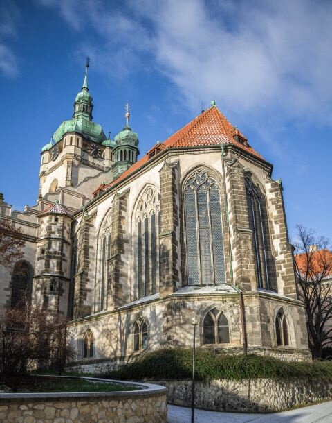 Kostel sv. Petra a Pavla je významnou dominantou města.
