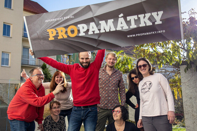 Institut pro památky a kulturu slaví 15 let. Ťukněte si s námi.