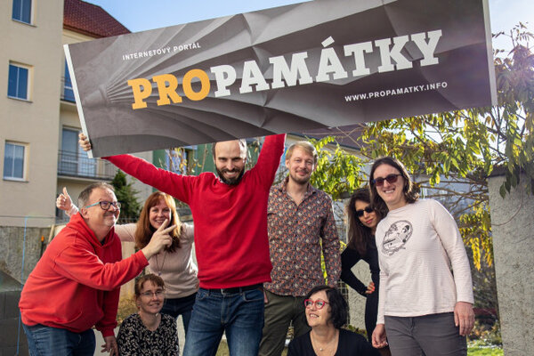 Institut pro památky a kulturu slaví 15 let. Ťukněte si s námi.
