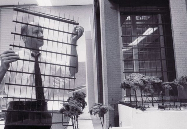 Ve festivalové sekci Neviditelní architekti bude představen irsko-americký architekt Kevin Roche.