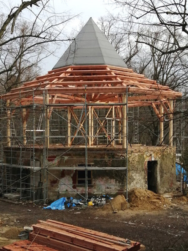 Aktuální stav obnovy loveckého pavilonu Tuppelburg