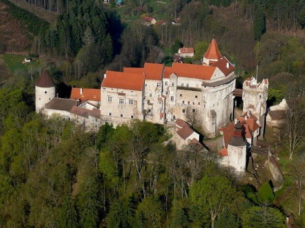 Hrad Pernštejn z ptačí perspektivy