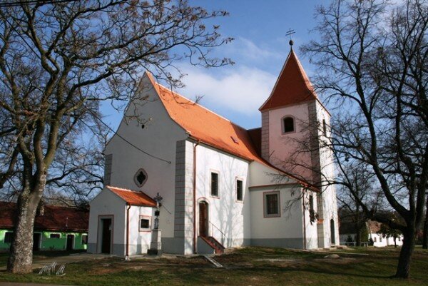 Kostel sv. Jana Křtitele ve Valtrovicích na Znojemsku se stal nejlépe opravenou památkou jižní Moravy za rok 2013.