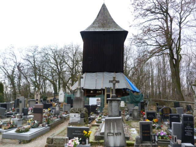 Zvonice u kostela sv. Jana Křtitele v Hradci Králové – Třebši během obnovy