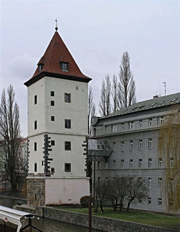 Malostranská - Petržílkovská vodárenská věž