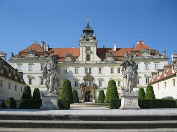 Na zámku ve Valticích dokončují poslední úpravy před otevřením barokního divadla.