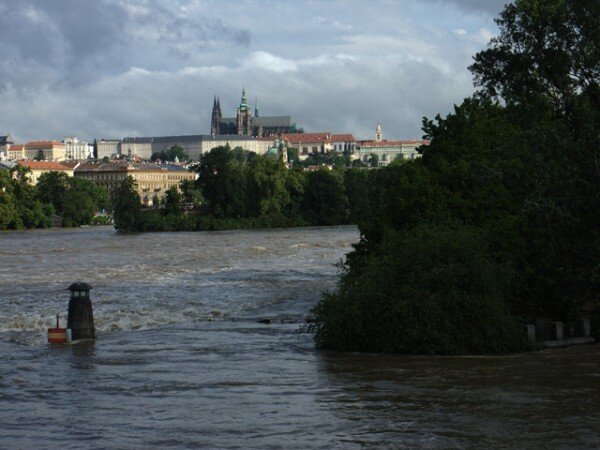 Praha při povodních v roce 2013 (ilustrační foto).