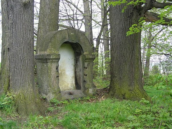 Jedno ze zastavení křížové cesty na Křížovém vrchu u Frýdlantu (archivní snímek)