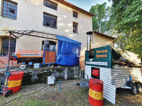 Při sanaci dřevěných prvků objektu byla úspěšně použita metoda horkovzdušné sanace.