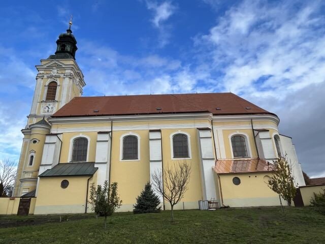 Kostel sv. Kunhuty s novými Bobrovkami Tondach