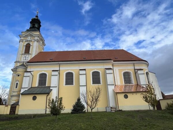 Kostel sv. Kunhuty s novými Bobrovkami Tondach