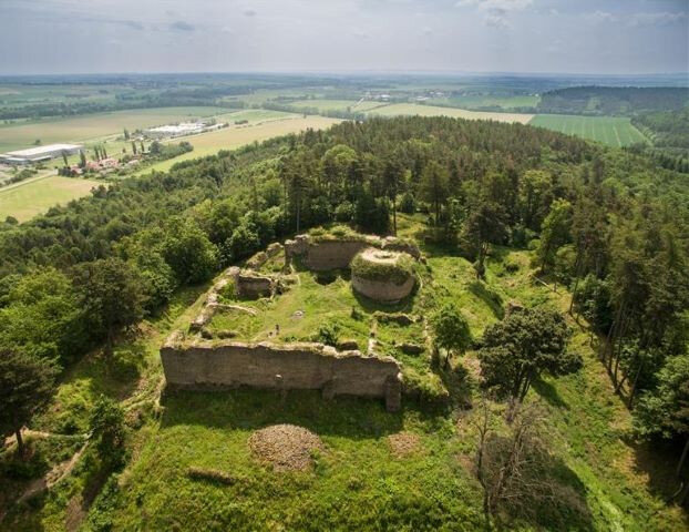Vycházka s archeology vás zavede i na hrad Šelenburk u Krnova.