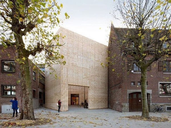 Jeden z projektů oceňovaného ateliéru 51N4E z Belgie