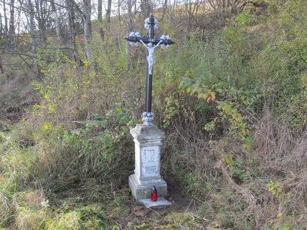 Obnovený kříž u Jiřic