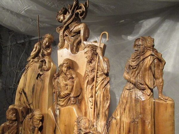 Na výstavě jsou zastoupeny betlémy z různých materiálů, vyřezávané ze dřeva nemohou chybět.